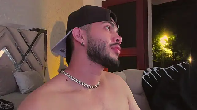 Vincentblack Adlı Modelin Canlı XXX Sohbeti