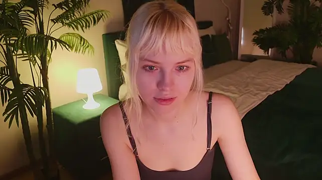 HannahHolliss Chat XXX in diretta