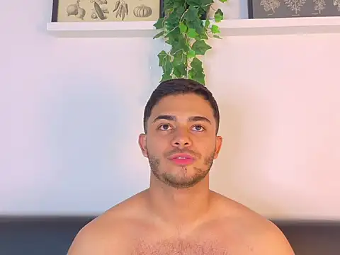 TylerWest_ élő XXX-chatje