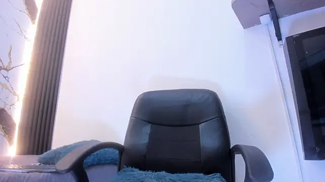 Онлайн чат XXX danthewolf