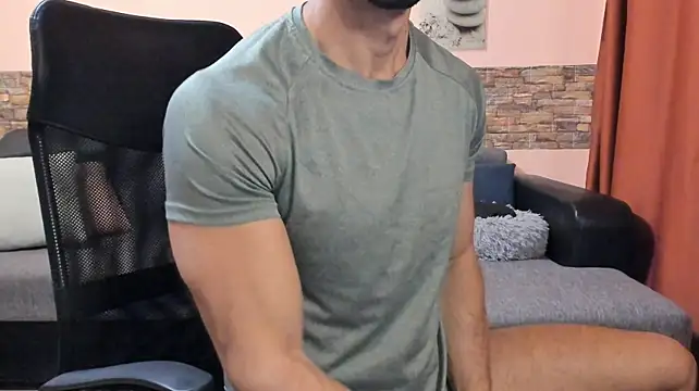 HotHunkTrainer XXX чат на живо