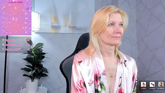 Julie_Lucas Chat XXX in diretta