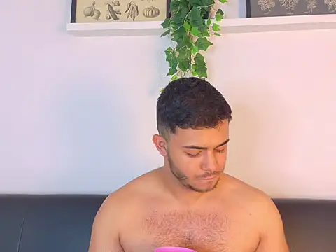 Chat XXX en directo de TylerWest_