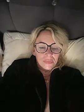blondebitch2 Live XXX-chat