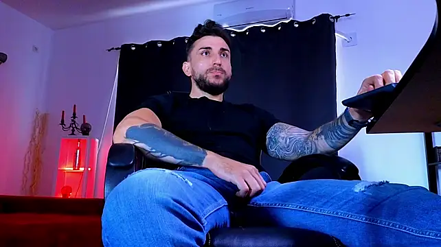 MightyAaron66 Live XXX-Chat