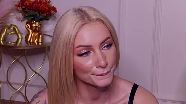 AngieShae Chat XXX live
