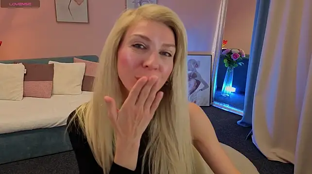 EllisSkyy: онлайн-секс-чат