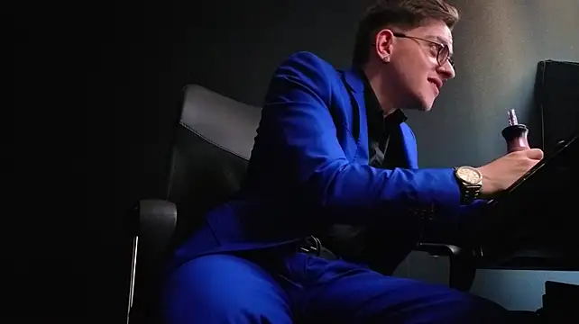 FelixStarkk: διαδικτυακό σόου στην κάμερα