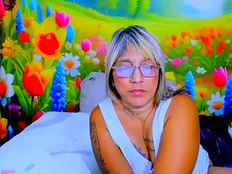 indianroxy's Live XXX Chat