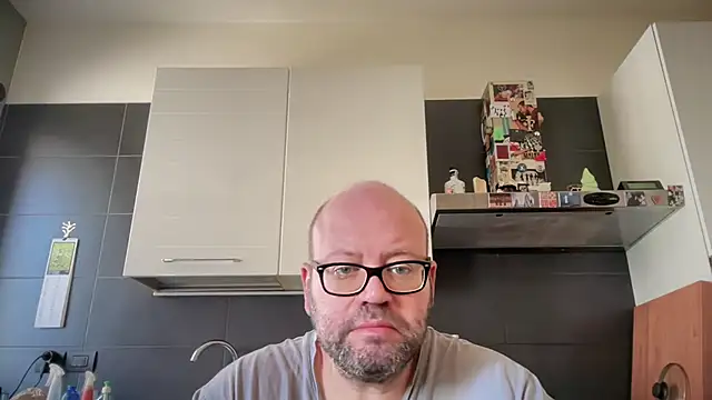 theitalianbear Chat XXX in diretta