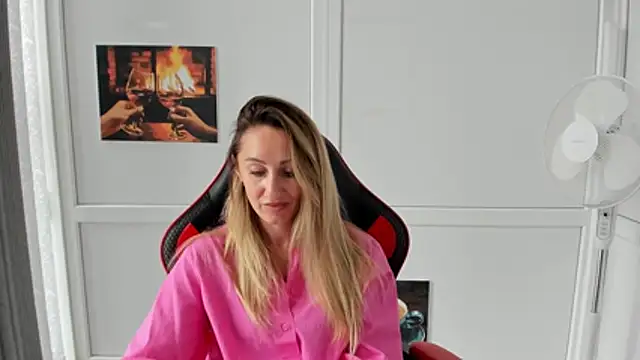 LilyDreamm's Live XXX Chat
