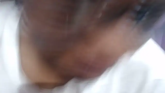 XXX chat uživo modela BustyMomo