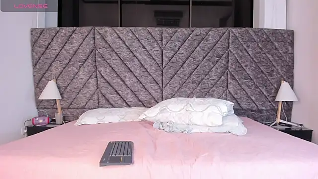 DemonFoxx Adlı Modelin Canlı XXX Sohbeti