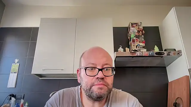 theitalianbear's Live XXX Chat