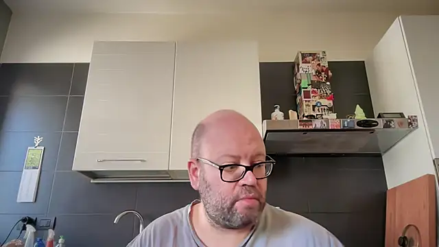 theitalianbear Adlı Modelin Canlı XXX Sohbeti