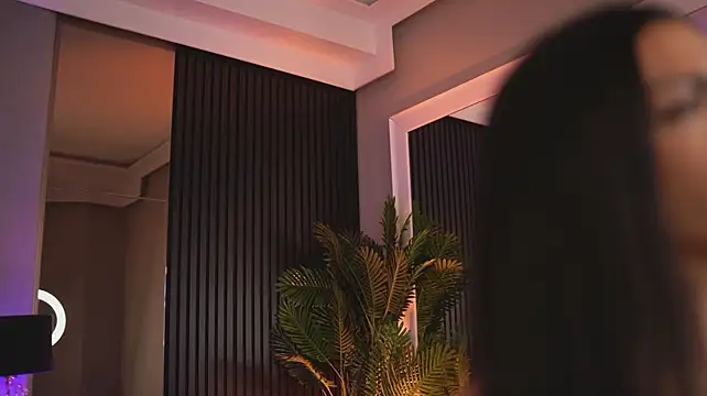 Chat +18 de NouraMalvi ao vivo