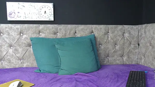 HugJulian Chat XXX live
