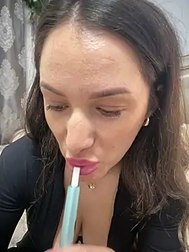 HotXMom_ Adlı Modelin Canlı XXX Sohbeti