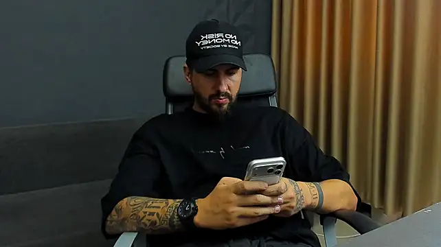 XXX chat uživo modela LoganStroud