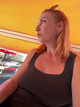 צ'אט XXX בשידור חי של PervyxMilfxx
