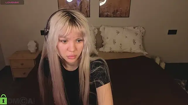צ'אט XXX בשידור חי של Monro_Doll