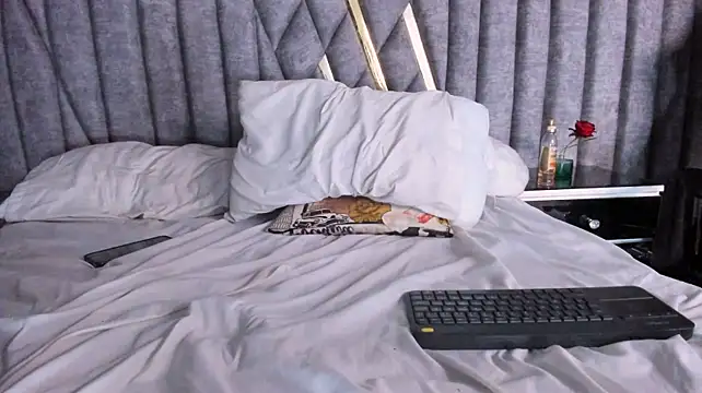 XXX chat uživo modela VelvetEros