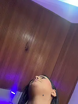 Chat +18 de Savannahsummer_ ao vivo