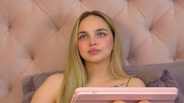 AnitaVenture XXX чат на живо
