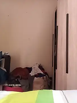 XXX chat uživo modela Teepoi
