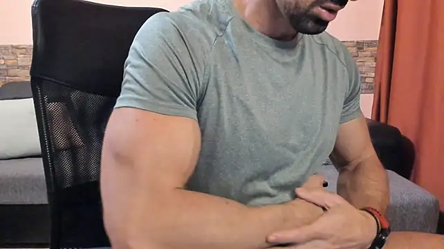 Chat +18 de HotHunkTrainer ao vivo