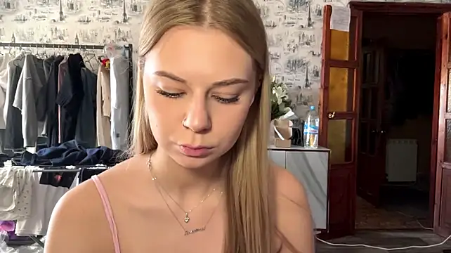 HoneysPiee: онлайн-секс-чат