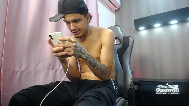 Chatroom XXX en direct de Tayson_Hot