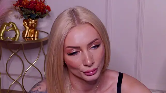 AngieShae Adlı Modelin Canlı XXX Sohbeti