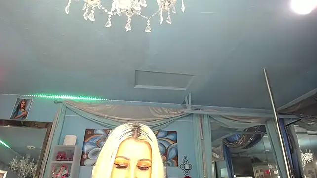 Chatroom XXX en direct de ADRIANNA_FOX