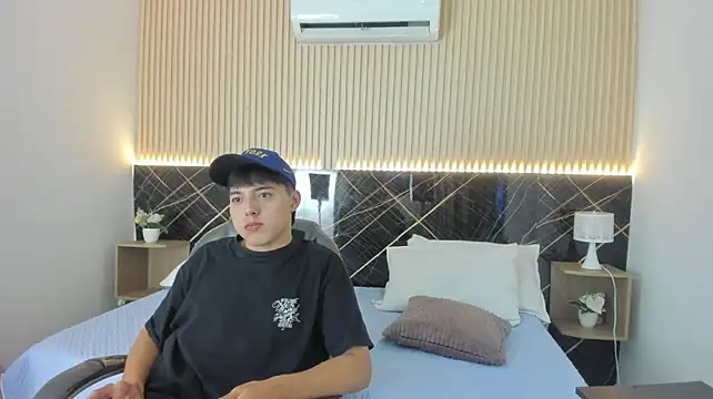 XXX chat uživo modela Oustin_Start