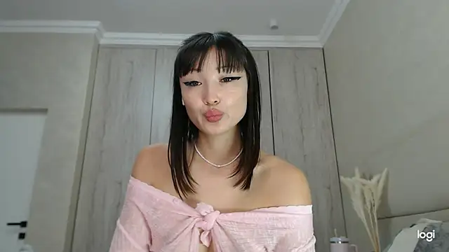Chat +18 de MiaRie ao vivo