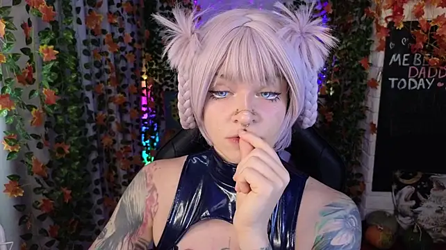 Mee-Meow's Live XXX Chat