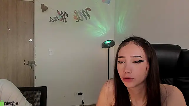 Živý XXX chat Mikeyvioleta_