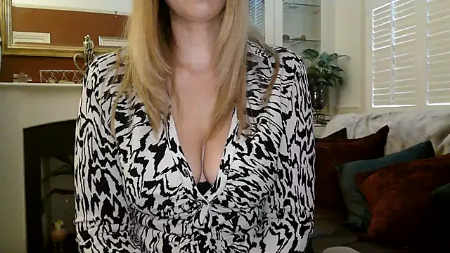 LadyLaraX's Webcam Show