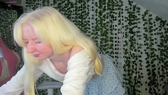 Marin_Blair Adlı Modelin Canlı XXX Sohbeti
