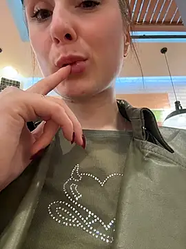 Dina_Tease Adlı Modelin Canlı XXX Sohbeti