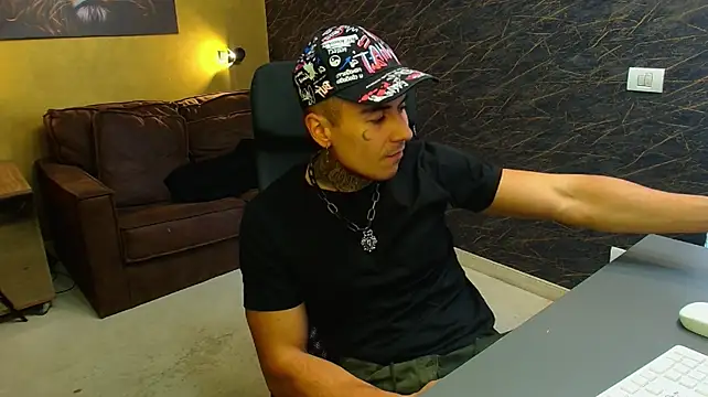 Chat +18 de RomeoBodhi ao vivo