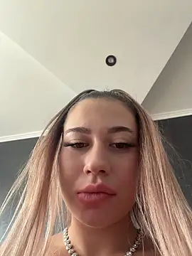 Yourfavblonde Adlı Modelin Canlı XXX Sohbeti