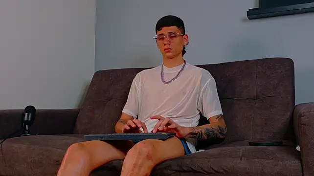 Chat XXX en directo de BryanGrey__