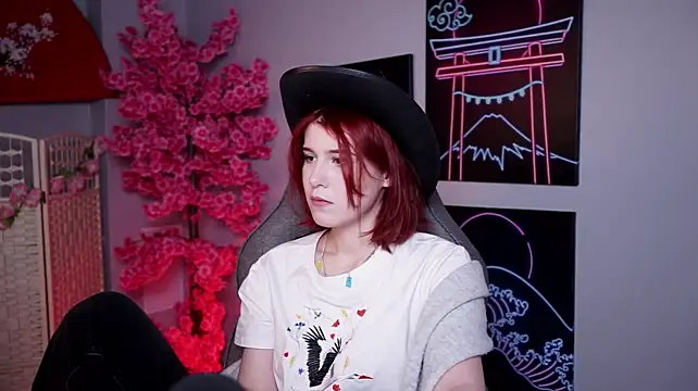 JulliaMoore Adlı Modelin Canlı XXX Sohbeti