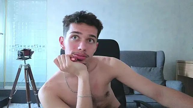 XXX chat uživo modela KaydenDrew