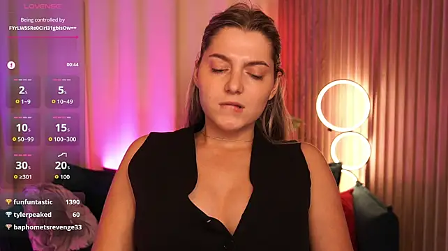 LucreciaStorm's Live XXX Chat