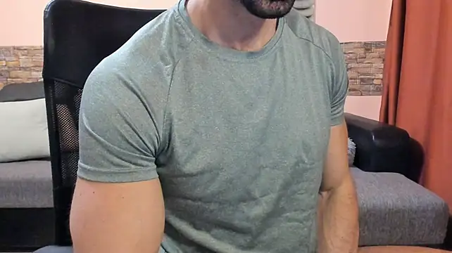 HotHunkTrainer live XXX chat