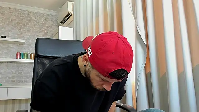JonahShaw's Live XXX Chat