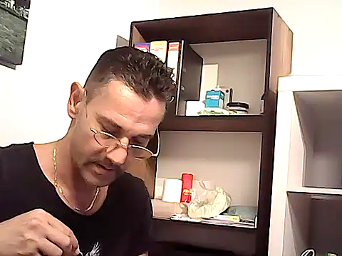 mastercharisma35 Adlı Modelin Canlı XXX Sohbeti